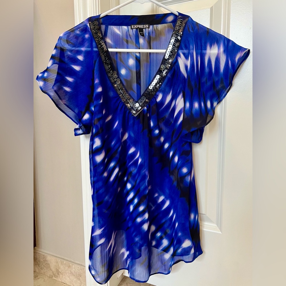 Express flutter sleeve top in S with embellished neckline. Blue, black, white.